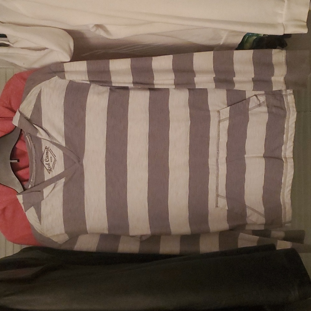 Long sleeve Hooded pouched shirt